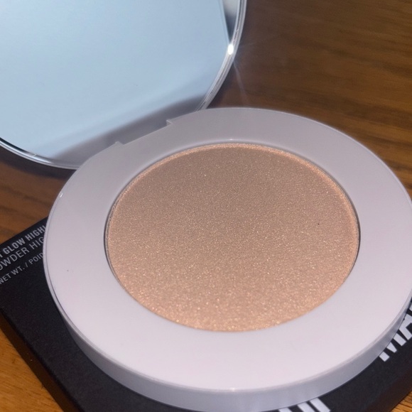 Makeup by Mario Soft Glow Highlighter - Pearl NWT - Picture 7 of 8